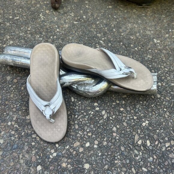 Vionic White Leather Tide Aloe Toe Post Ortho Heel Thong Sandals Size 7 - Picture 10 of 10